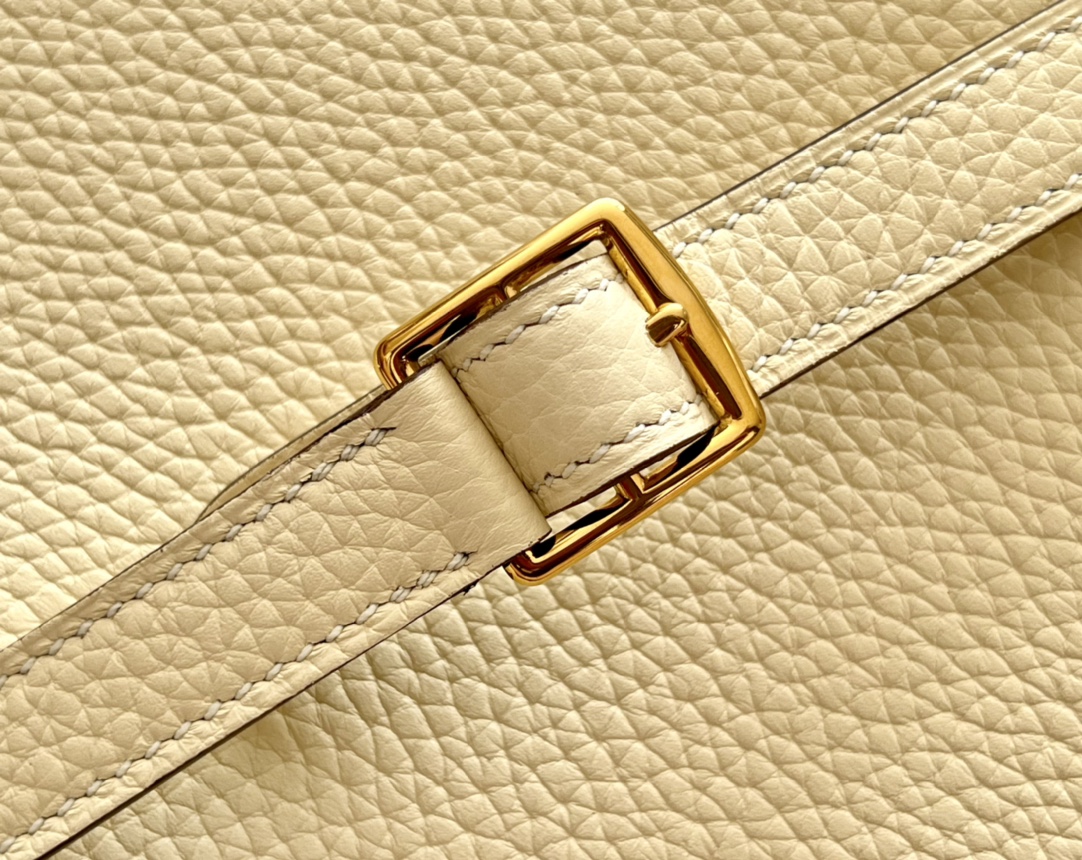 Hermes Halzan 25 Handbag Shoulder Bag In Cream White Clemence Leather